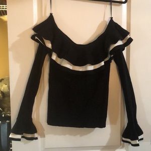 Off the shoulder sweater flare collar and sleeves